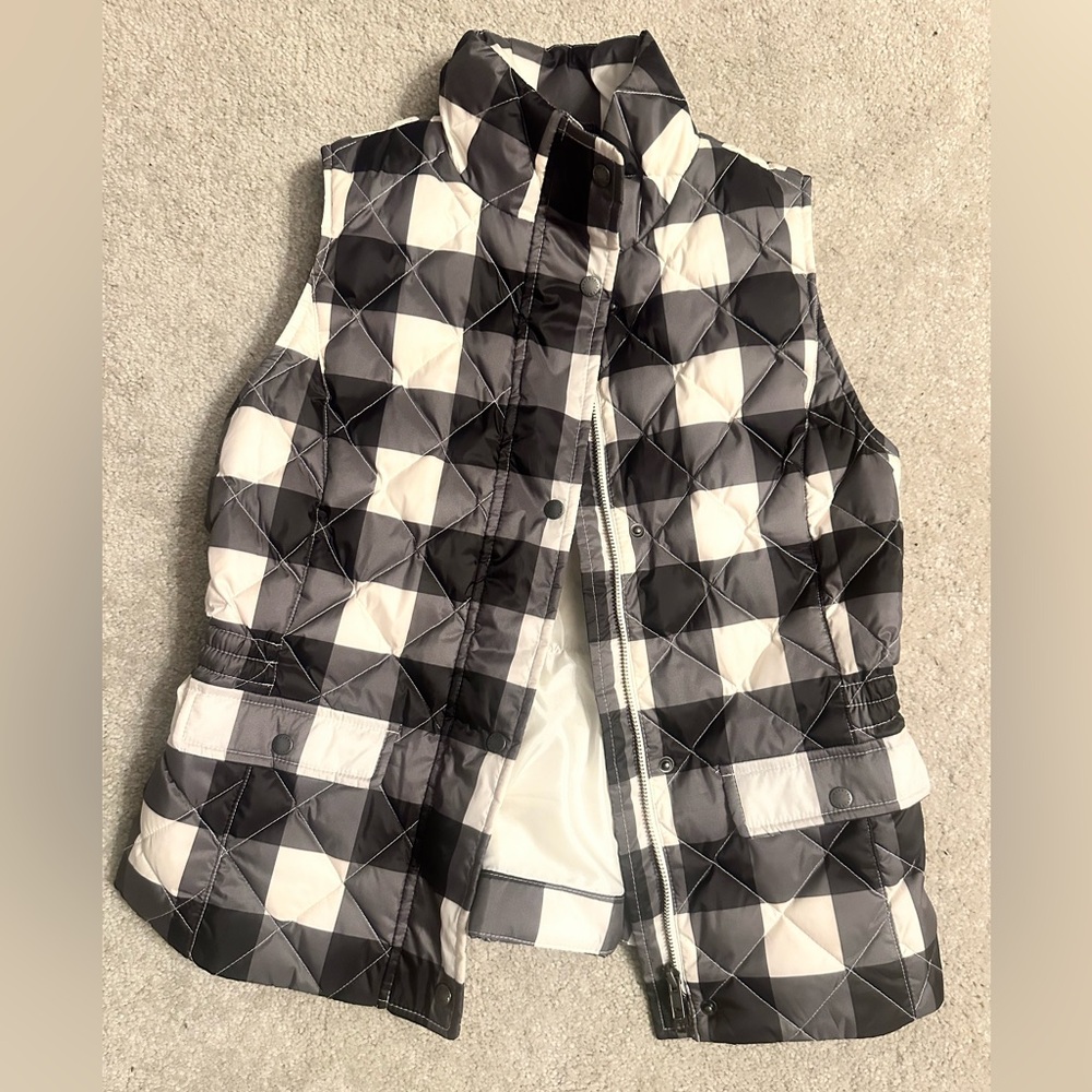 Women’s Talbots Black Buffalo Check Puffer Vest Size Petite